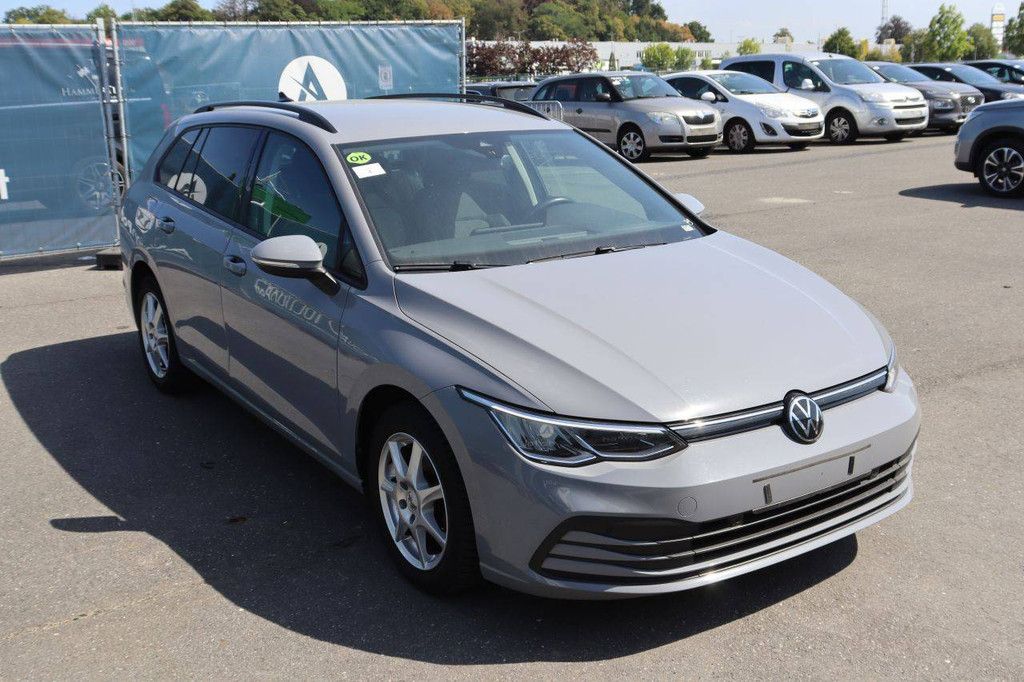 Passenger car Volkswagen Golf 8 Petrol 2023 (Margin)