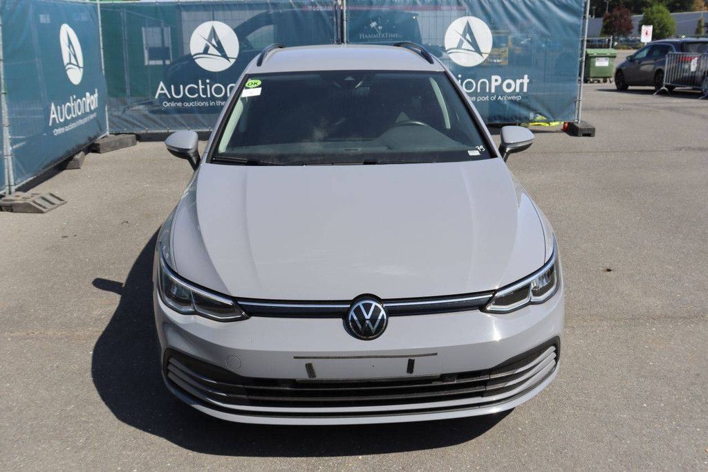 Passenger car Volkswagen Golf 8 Petrol 2023 (Margin)