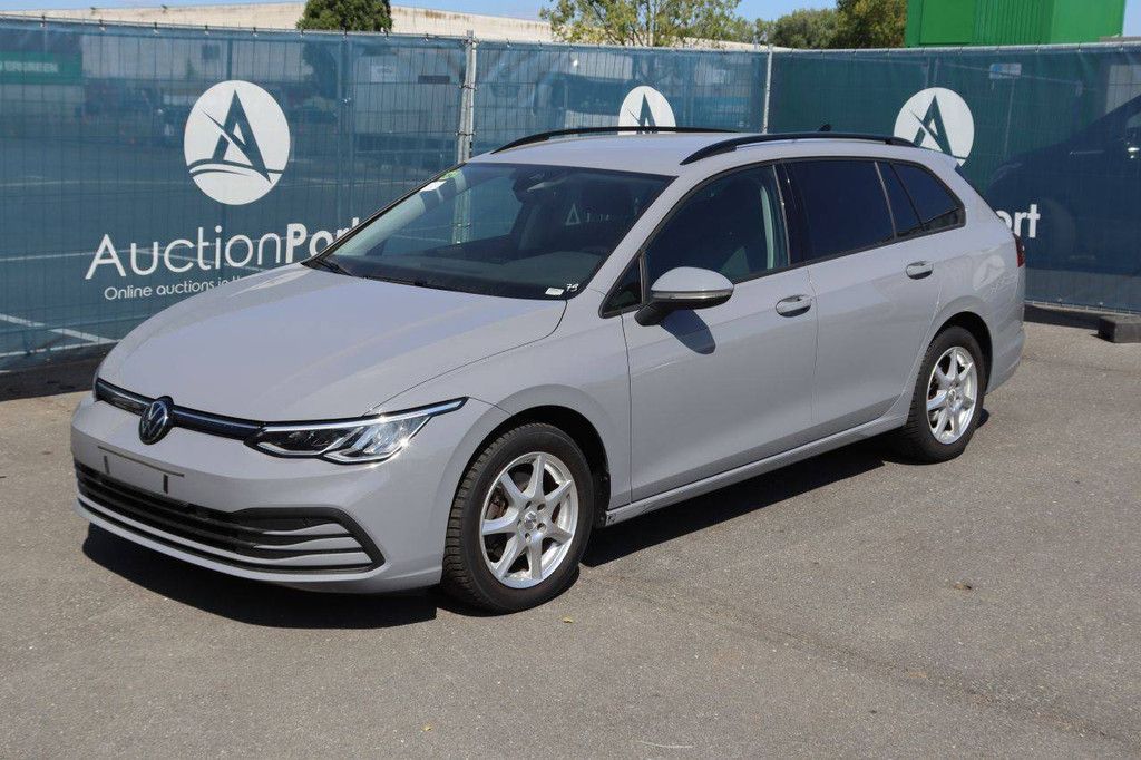 Passenger car Volkswagen Golf 8 Petrol 2023 (Margin)