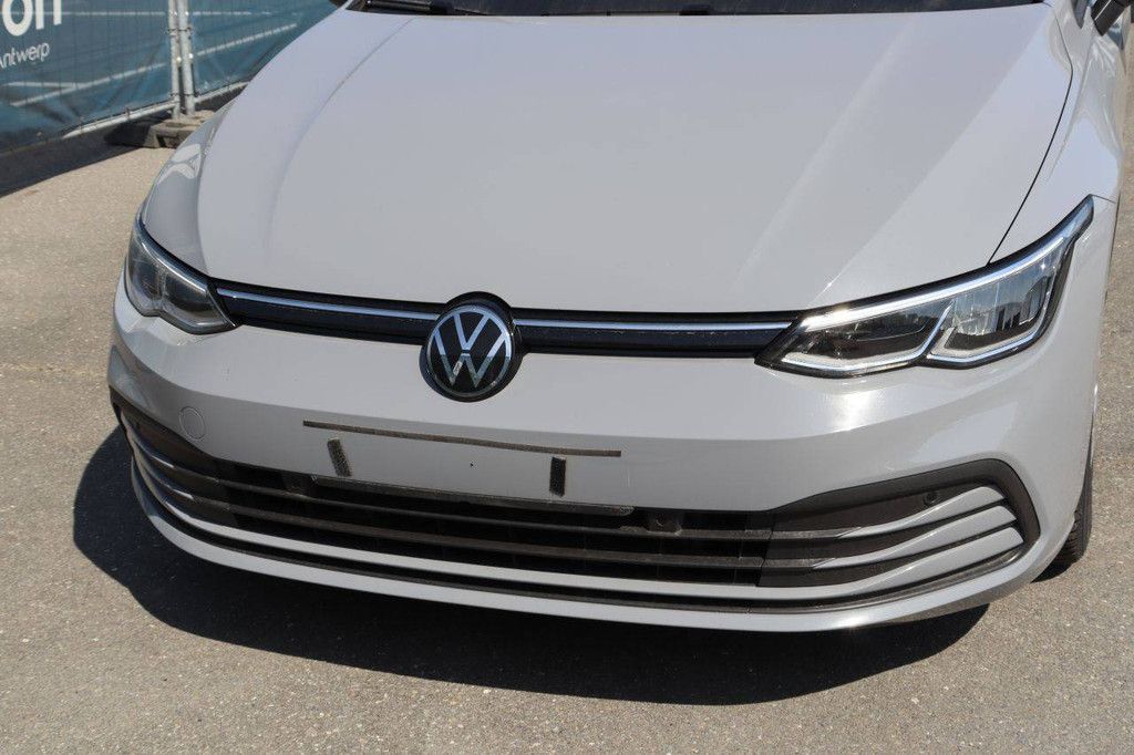 Passenger car Volkswagen Golf 8 Petrol 2023 (Margin)