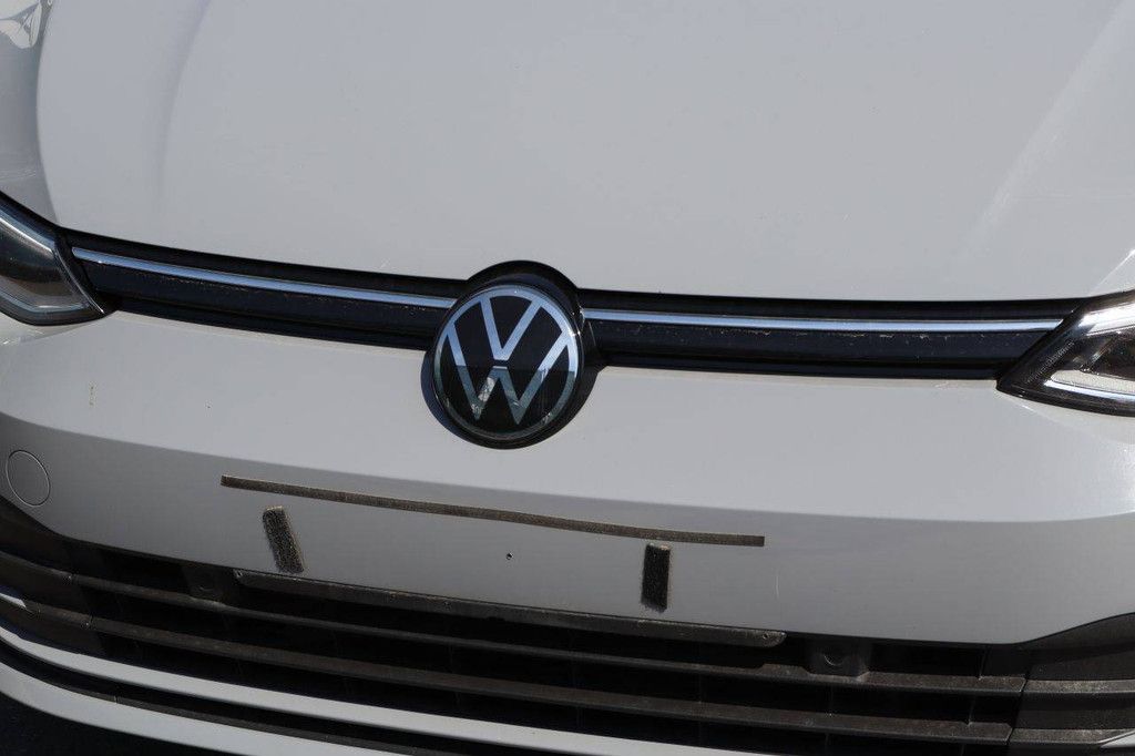 Passenger car Volkswagen Golf 8 Petrol 2023 (Margin)