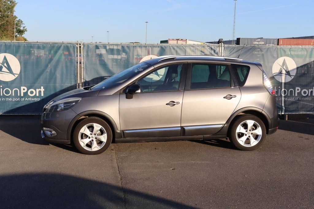 Renault Scenic Petrol Station Wagon (Margin)