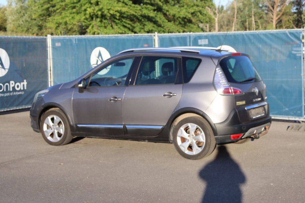 Renault Scenic Petrol Station Wagon (Margin)