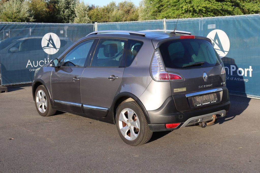 Renault Scenic Petrol Station Wagon (Margin)