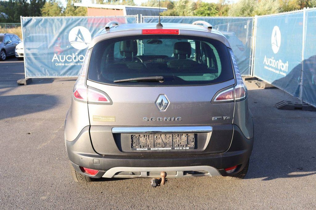 Renault Scenic Petrol Station Wagon (Margin)