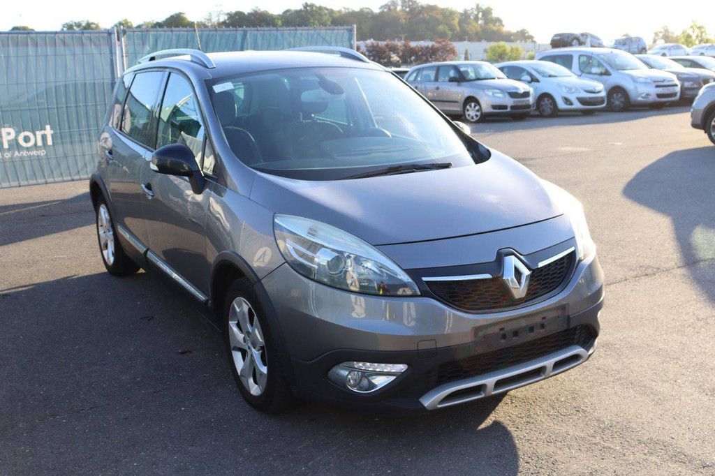 Renault Scenic Petrol Station Wagon (Margin)