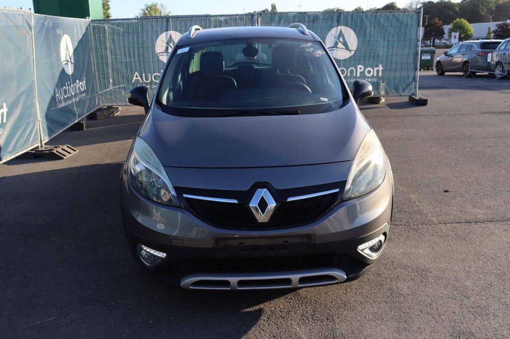 Renault Scenic Petrol Station Wagon (Margin)