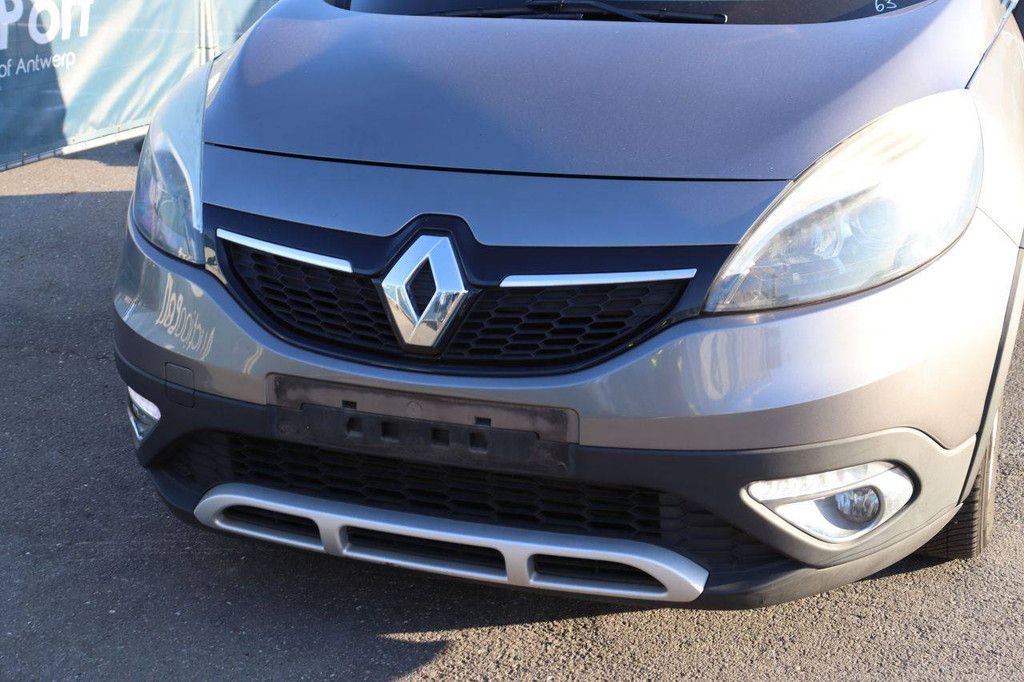 Renault Scenic Petrol Station Wagon (Margin)
