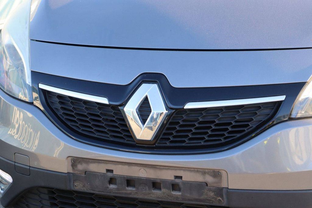 Renault Scenic Petrol Station Wagon (Margin)