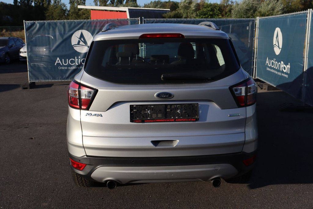 SUV Ford Kuga Petrol (Margin)