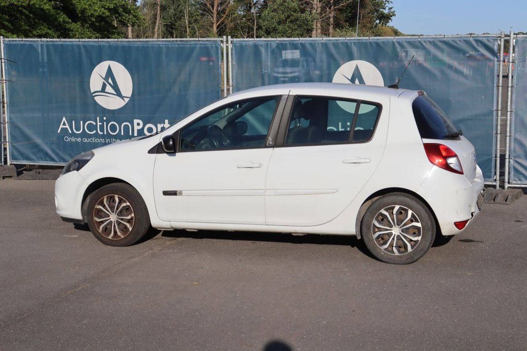 Passenger car Renault Clio Diesel 75hp 2011 (Margin)