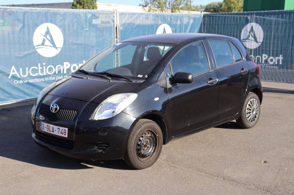 Pkw Toyota Yaris Benzin 69 PS 2006 (Marge)