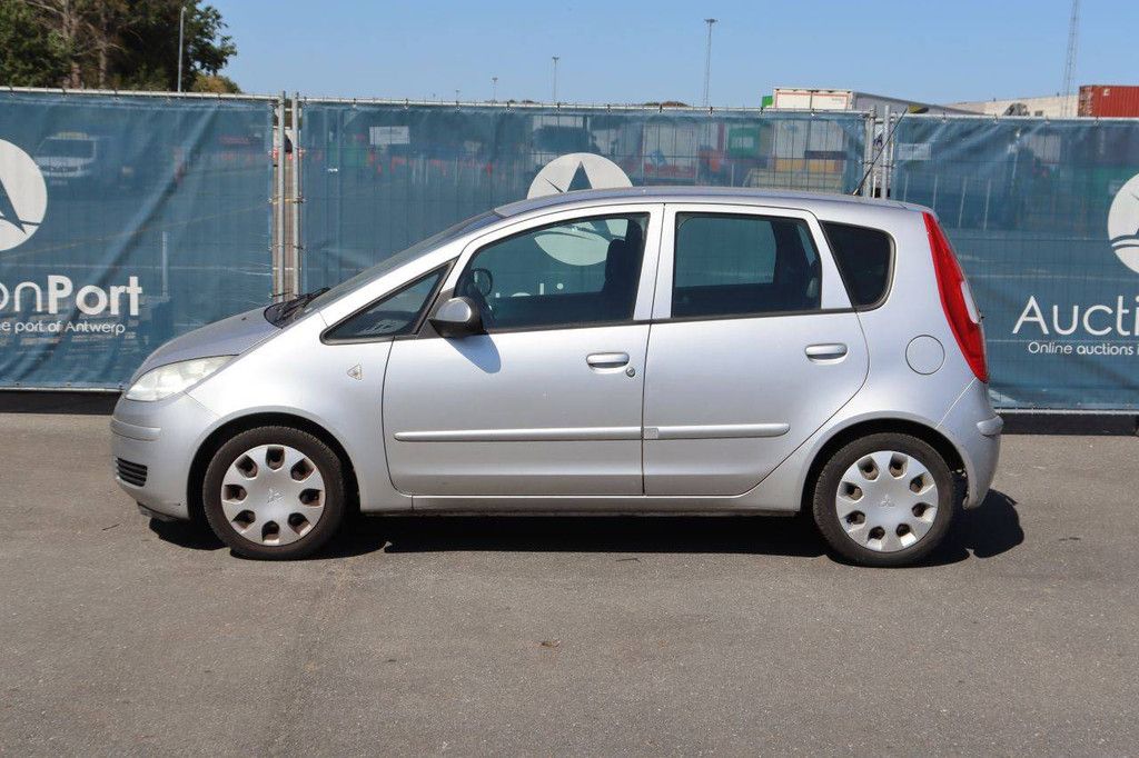 Mitsubishi Colt Benziner 75 PS Pkw 2004 (Margin)