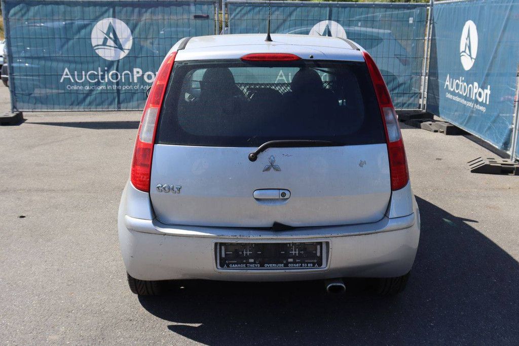 Mitsubishi Colt Benziner 75 PS Pkw 2004 (Margin)