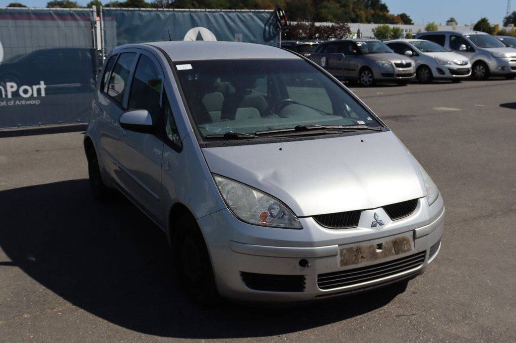 Mitsubishi Colt Benziner 75 PS Pkw 2004 (Margin)