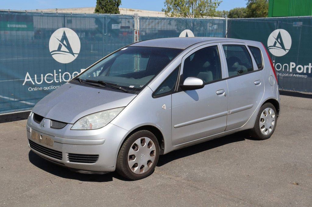 Mitsubishi Colt Benziner 75 PS Pkw 2004 (Margin)