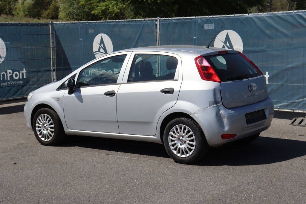 Pkw Fiat Punto Benzin 69 PS 2016 (Marge)