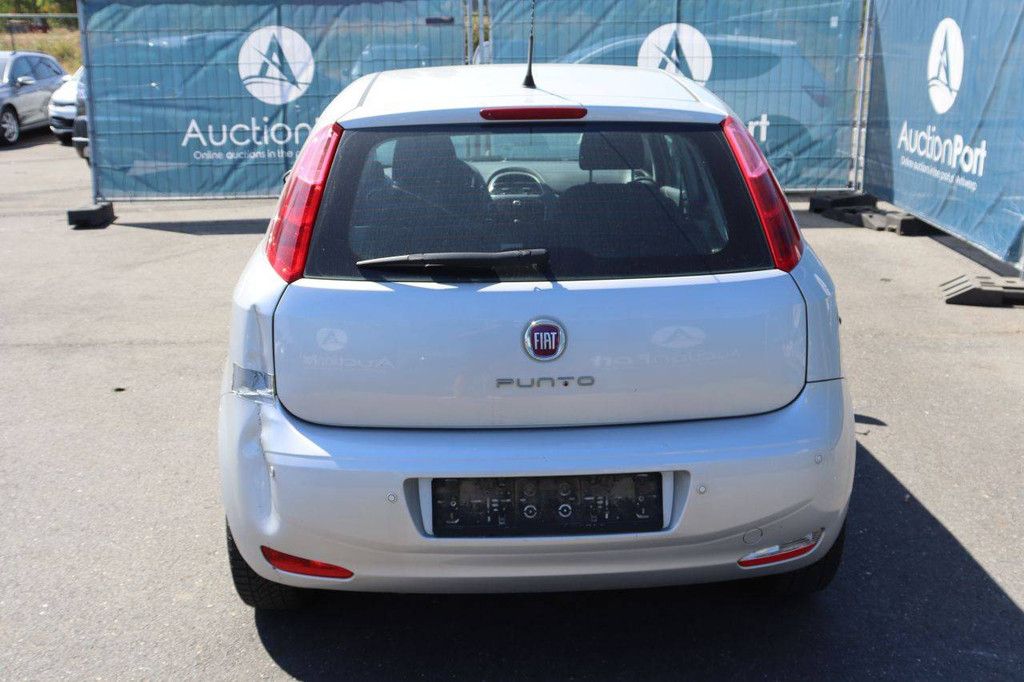 Pkw Fiat Punto Benzin 69 PS 2016 (Marge)