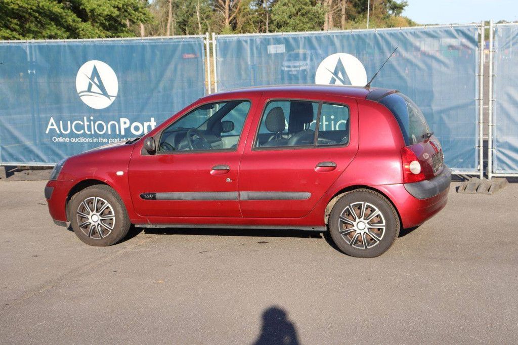 Passenger car Renault Clio Petrol 75hp 2003 (Margin)