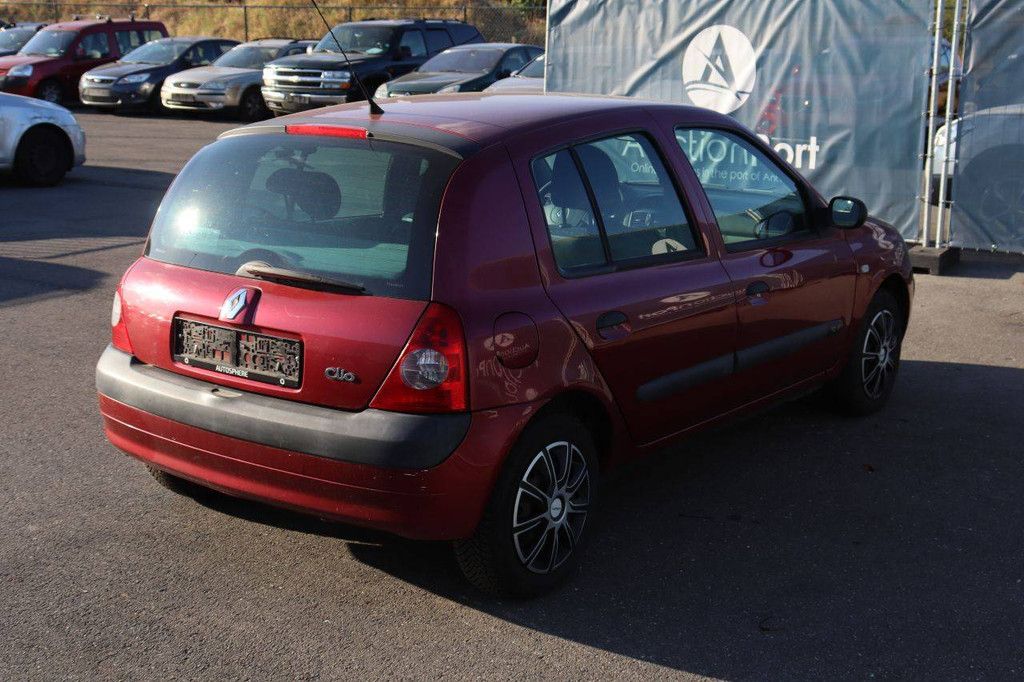 Passenger car Renault Clio Petrol 75hp 2003 (Margin)