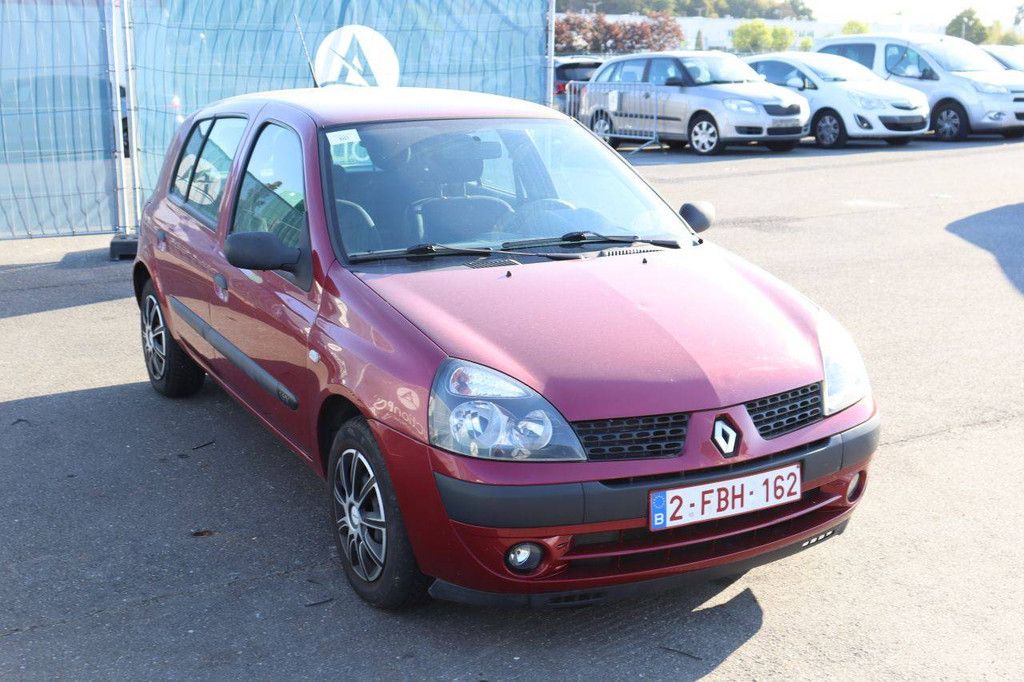 Passenger car Renault Clio Petrol 75hp 2003 (Margin)