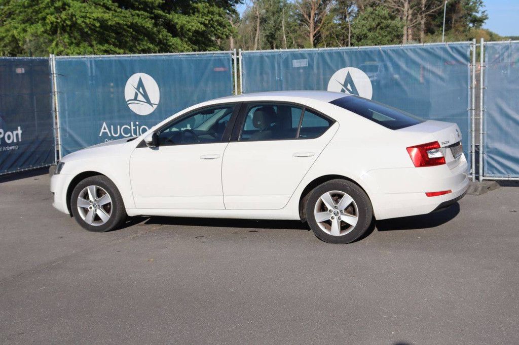 Passenger car Skoda Octavia Petrol 105hp 2014 (Margin)