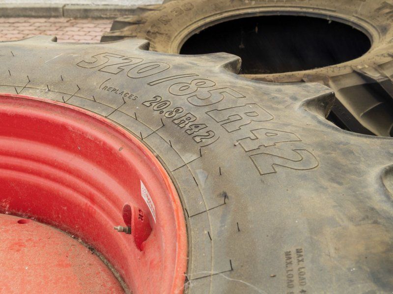 BKT 520/85 R42 AGRIMAX RT 855