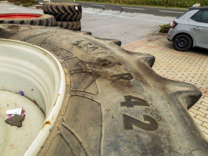 Mitas 650/65 R 42 SST