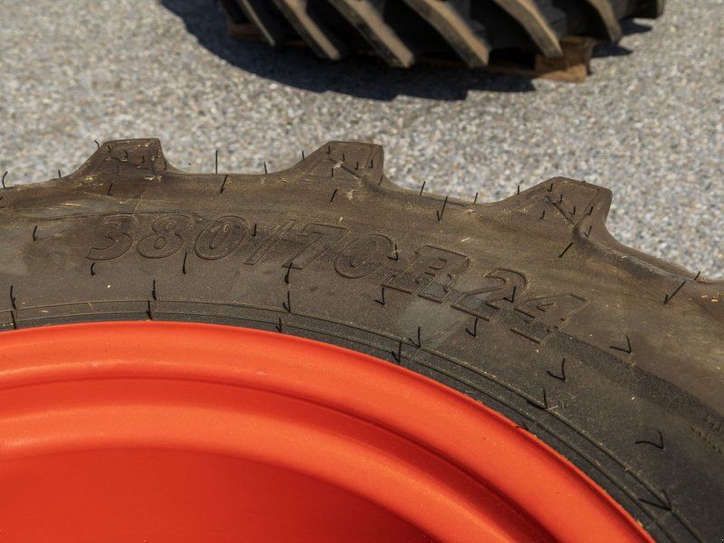 BKT 380/70R24 AGRIMAX RT 765