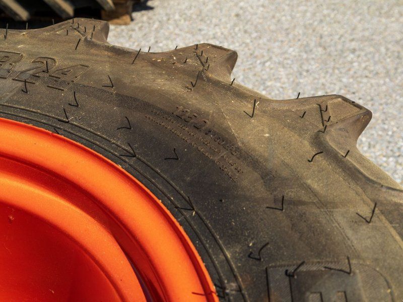BKT 380/70R24 AGRIMAX RT 765