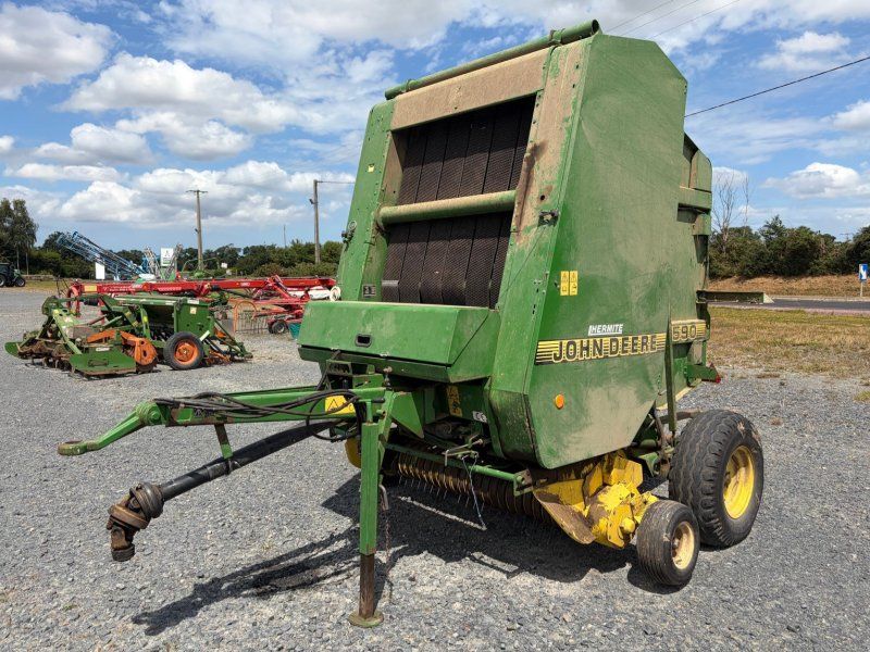 John Deere Presse à balles rondes 590 .