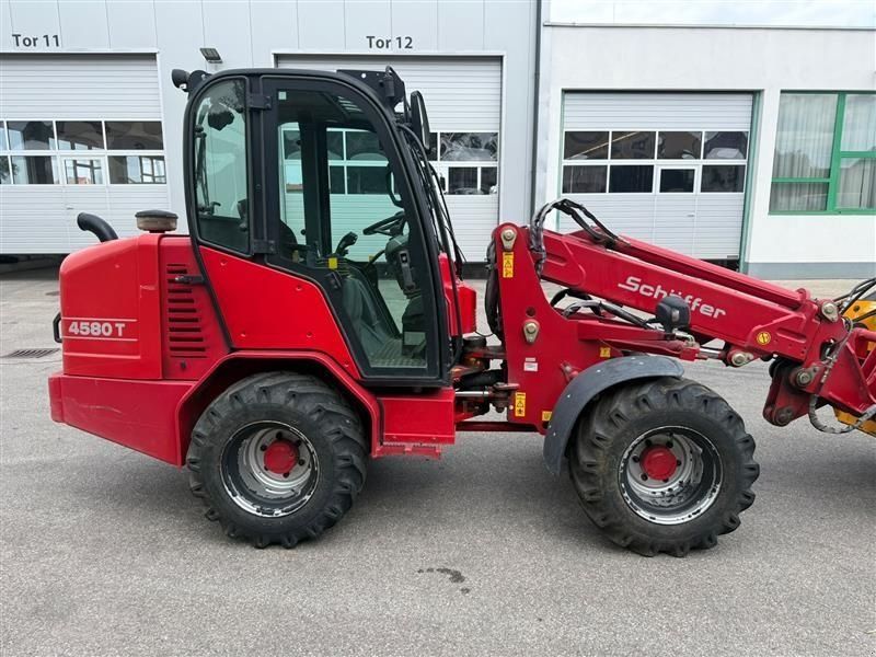 Schäffer 4580 T mit Kabine