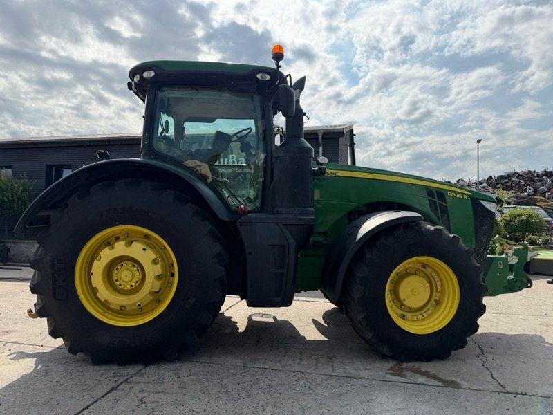 John Deere 8320 R e23