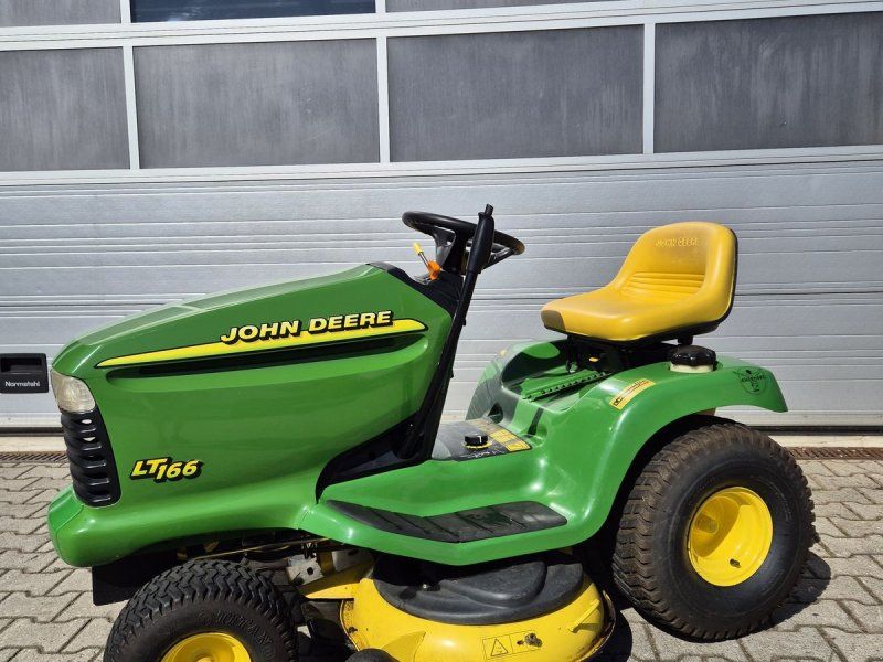 John Deere Lt 166