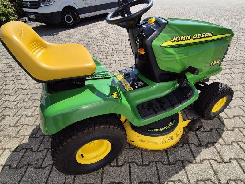 John Deere Lt 166