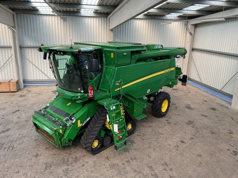 John Deere T670