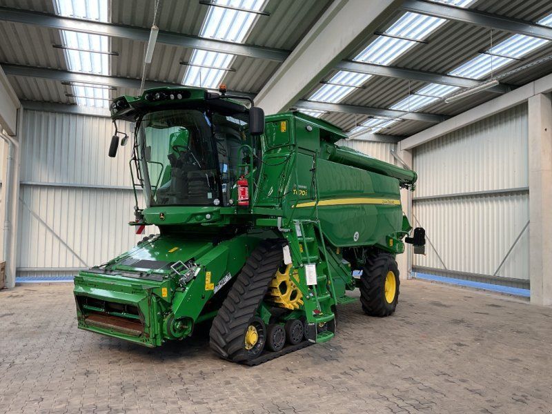 John Deere T670
