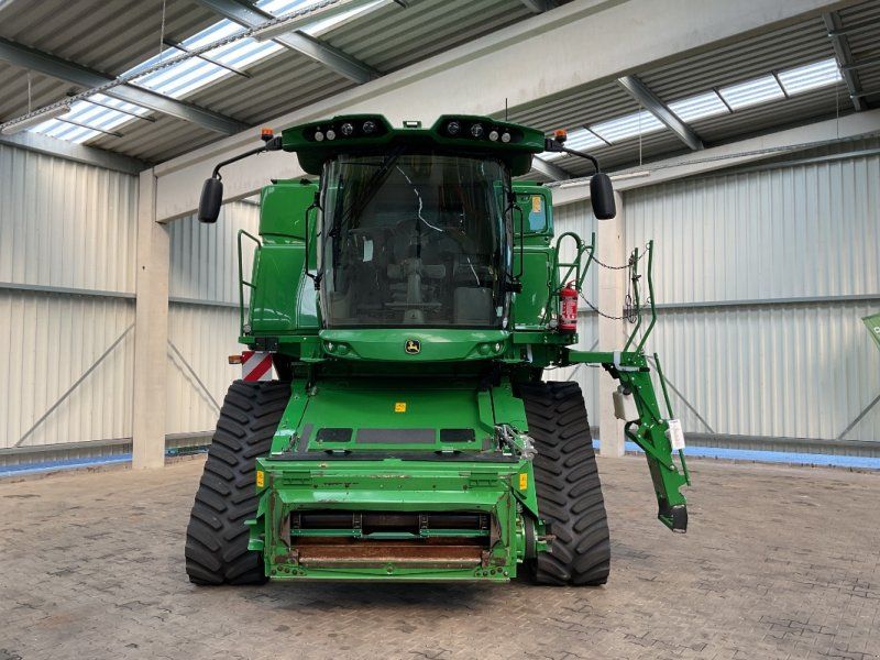 John Deere T670