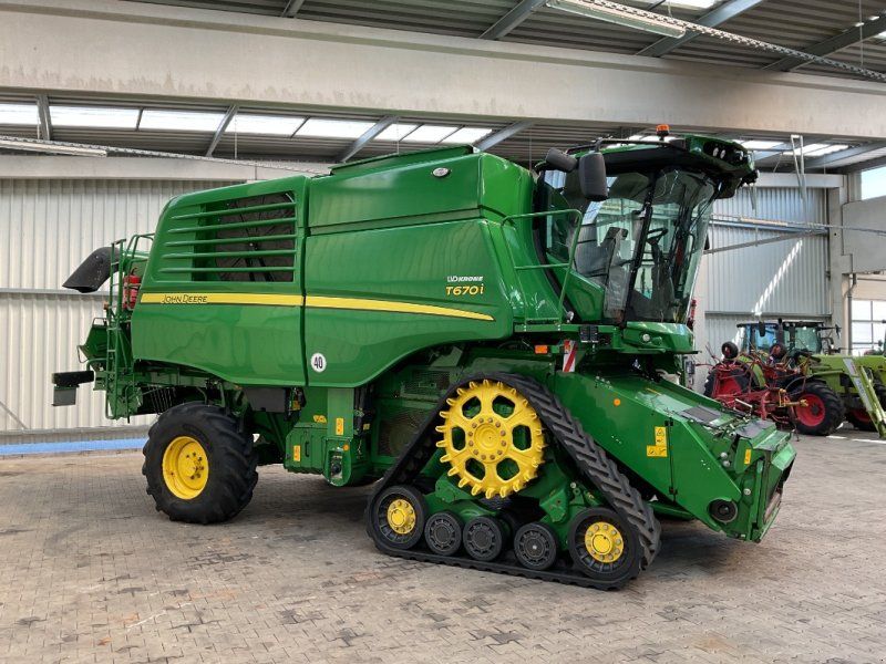 John Deere T670