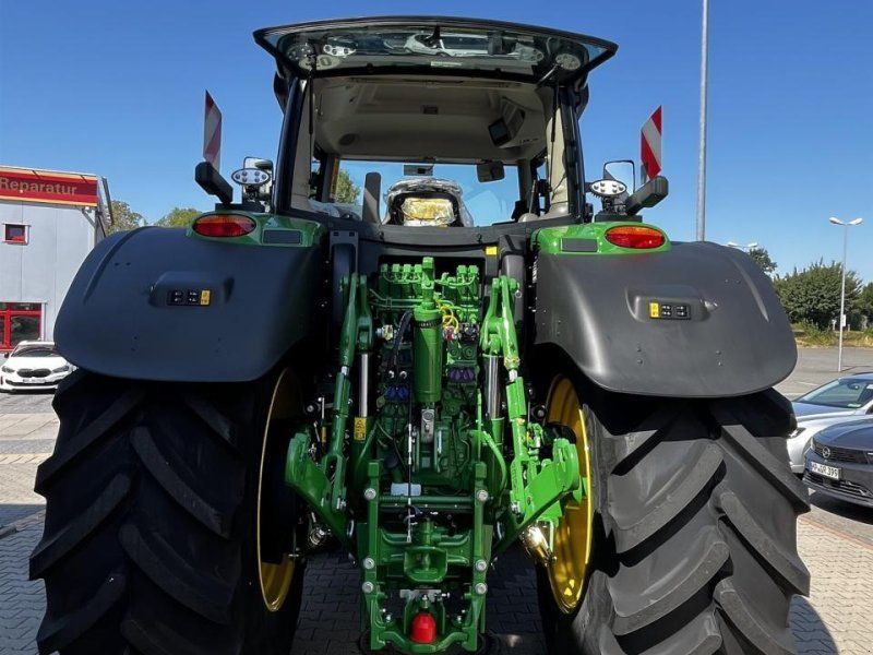 John Deere 6R 215