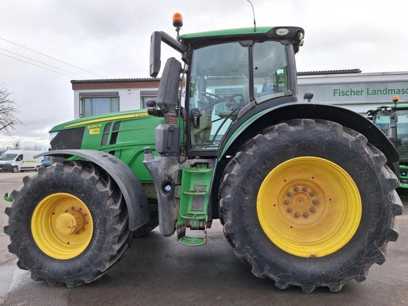 John Deere 6250R