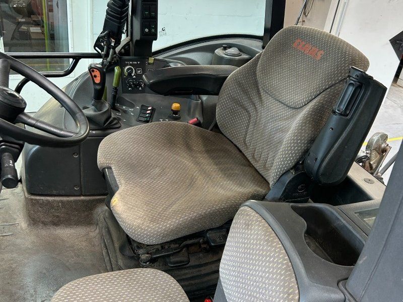 Claas Arion 420