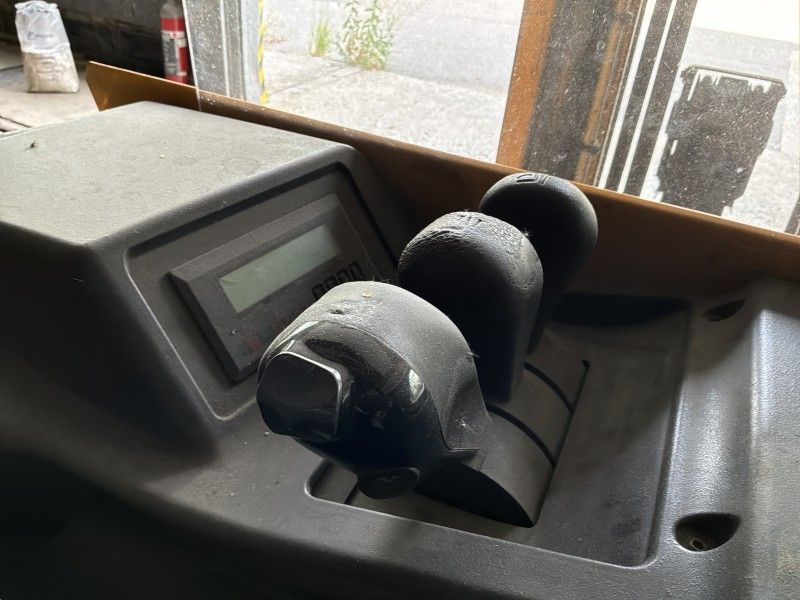 2004 Jungheinrich V10-12 Reach Truck (needs repair)