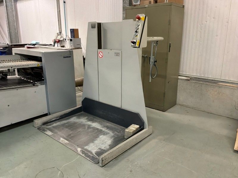 2011 Polar Paper Stack Lift
