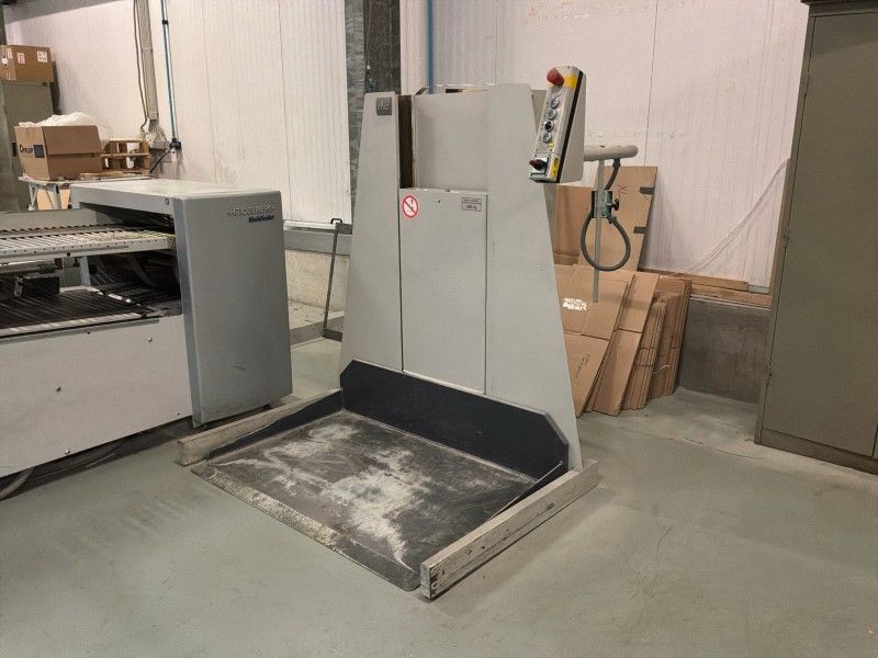 2012 Polar Paper Stack Lift
