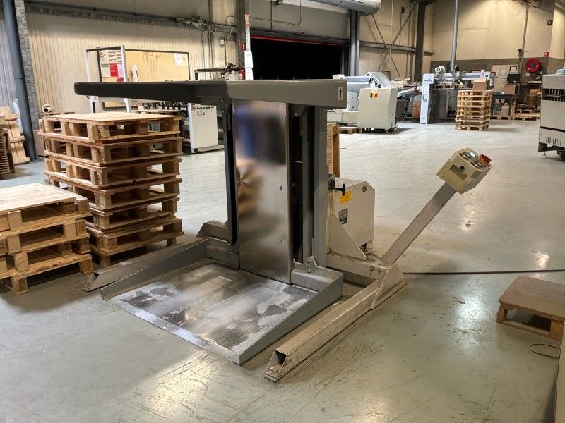 2009 Busch SE125 Industrieller Papierstapler