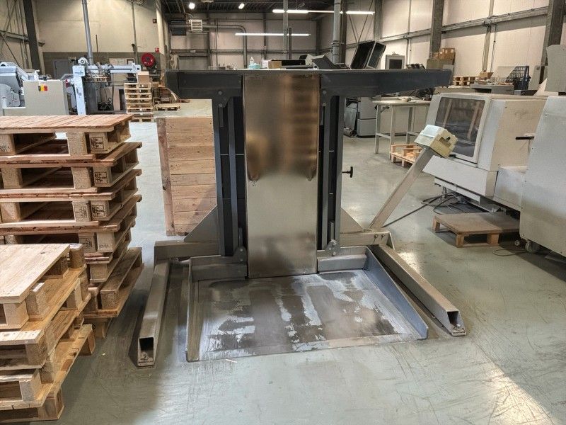 2009 Busch SE125 Industrieller Papierstapler
