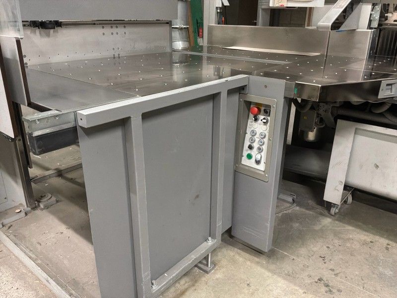 2011 Polar 137 AT XT Plus Autotrim High-Quality Cutting Machine