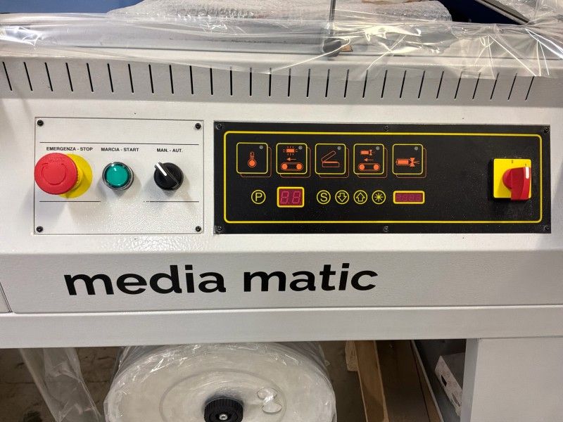 Minipack-Torre Media Matic Semi-automatische L-sealer met geïntegreerde krimptunnel