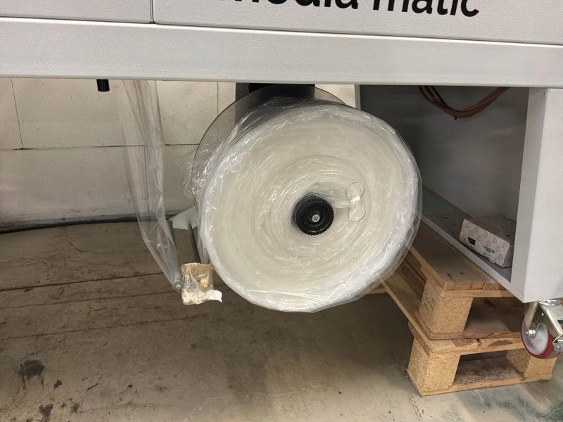 Minipack-Torre Media Matic Semi-automatische L-sealer met geïntegreerde krimptunnel